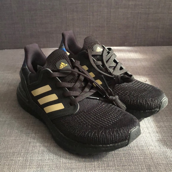 Adidas Ultra Boosts - Picture 1 of 3